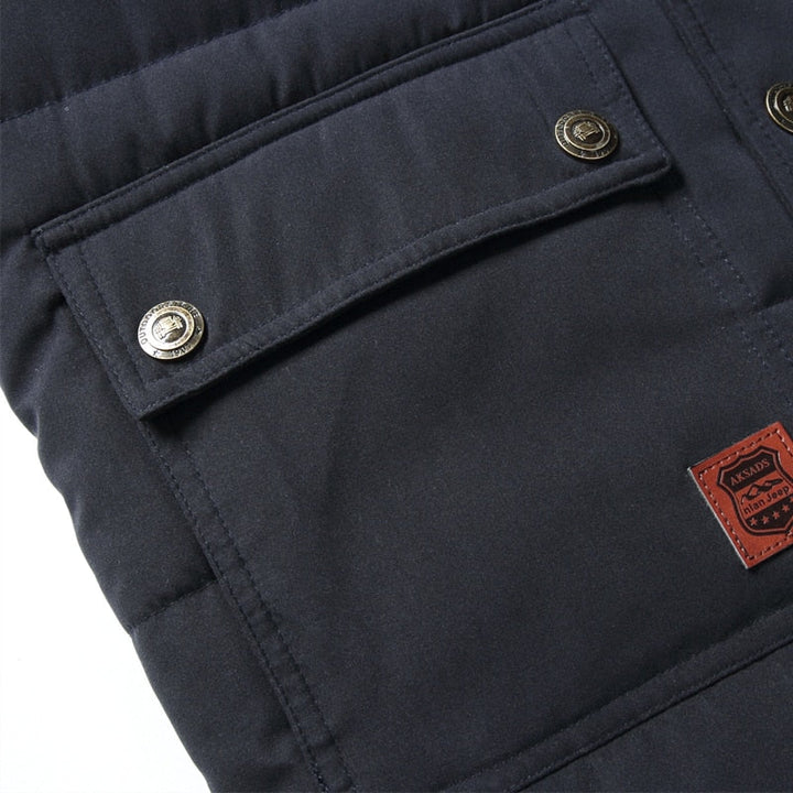 Heren bodywarmer met rits en opstaande kraag, stijlvolle en functionele aanvulling op elke garderobe.