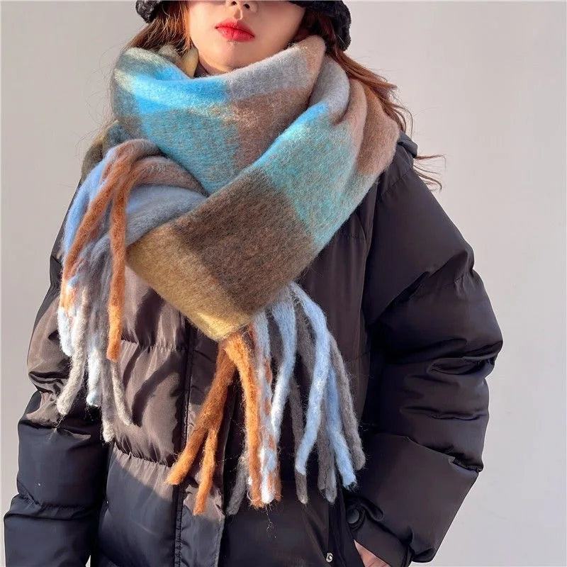 Modieuze dames sjaal van dikke wol; een warme en luxe aanvulling op elke outfit.