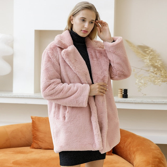 Trendy dames winterjas, warme teddy stof. Stijlvolle en comfortabele bovenkleding, perfect voor koude dagen.