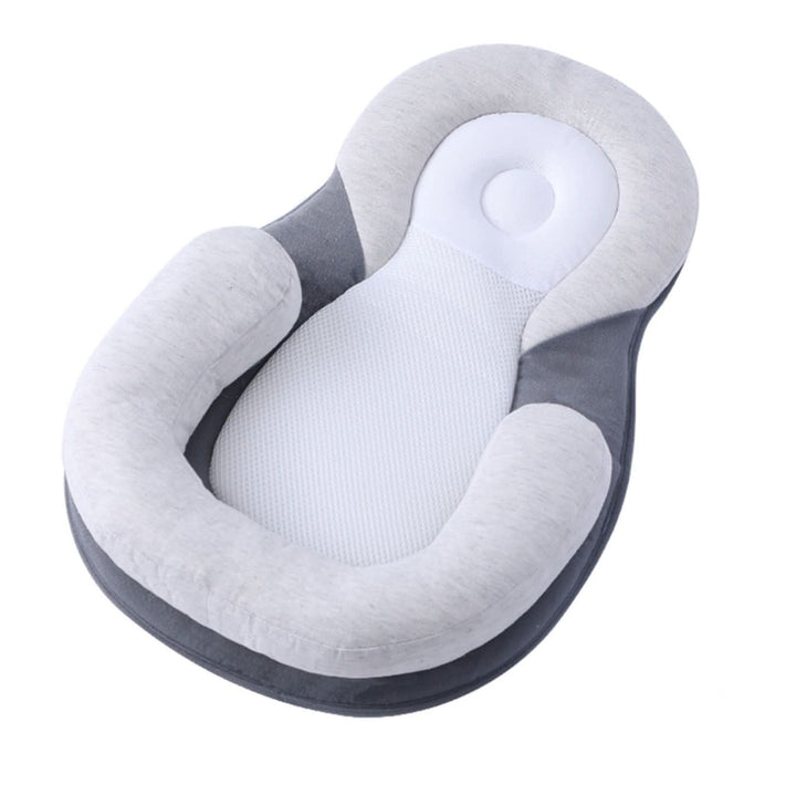 Baby slaapkussen met optimale ergonomische ondersteuning, aanbevolen voor pasgeborenen en babyverzorging.