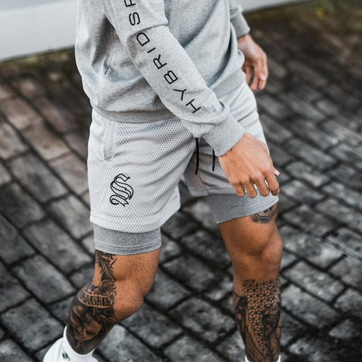 Praktische heren 2-in-1 sportshorts met handige details voor sporters en prestaties.
