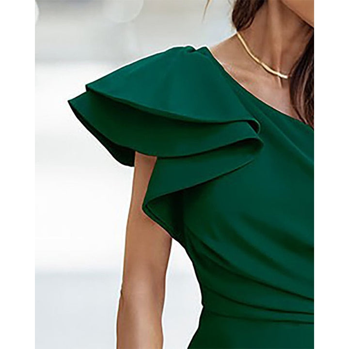 Modieuze dames one-shoulder jurk met ruches, verkrijgbaar in groen en roze, ideaal voor zomerfeesten.
