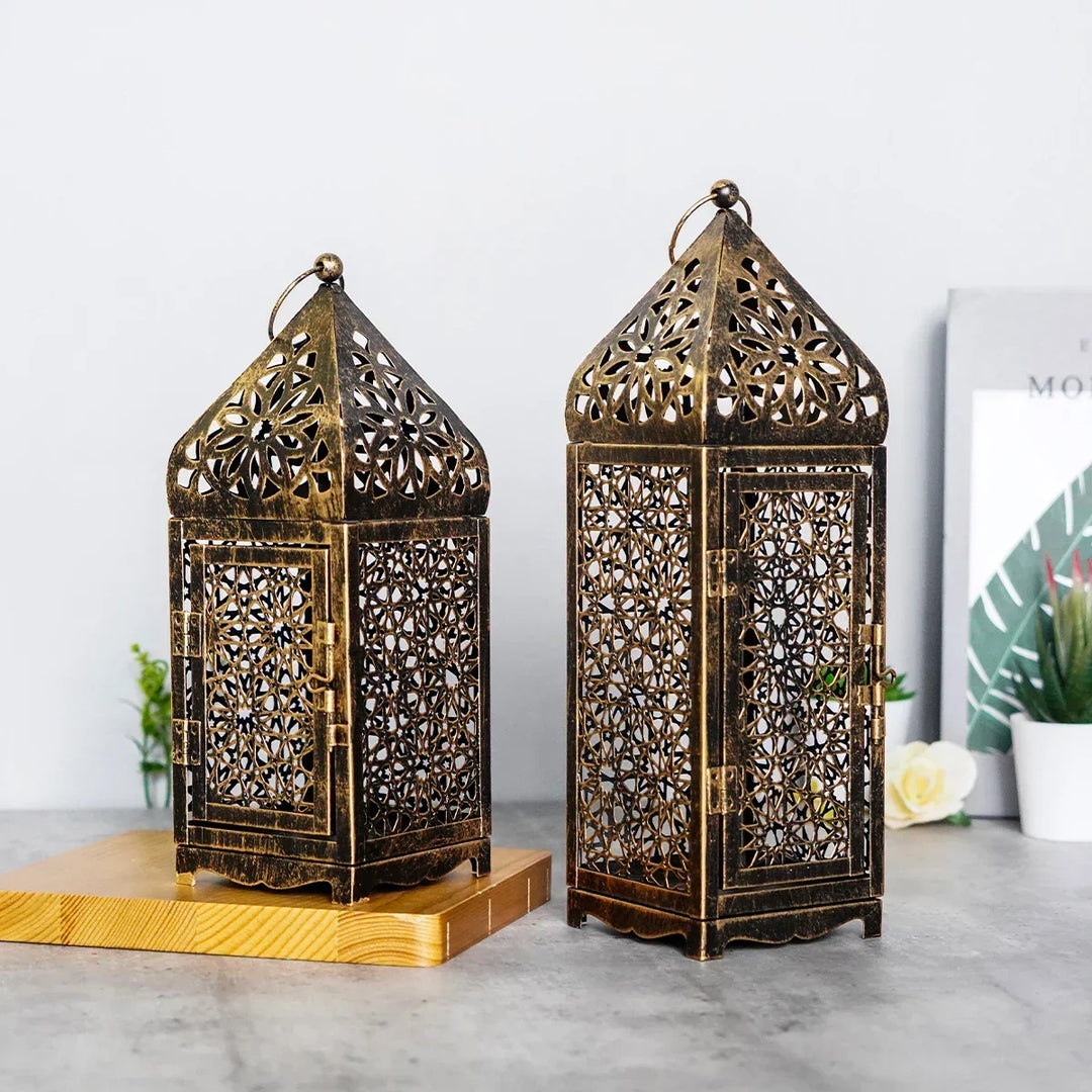Decoratief bronzen vintage windlicht Victor voor sfeervolle interieurdecoratie.