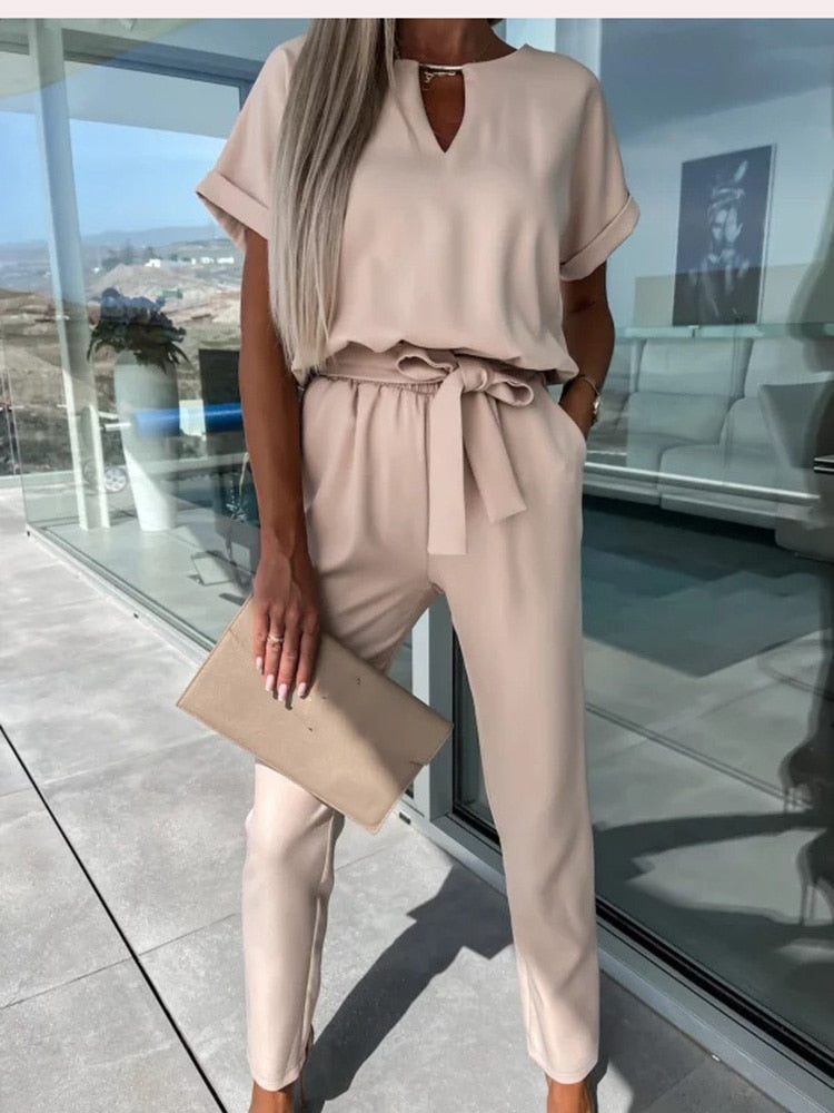 Veelzijdige Dames Patty jumpsuit, V-hals en korte mouwen, geschikte vrouwenkleding voor elke gelegenheid.