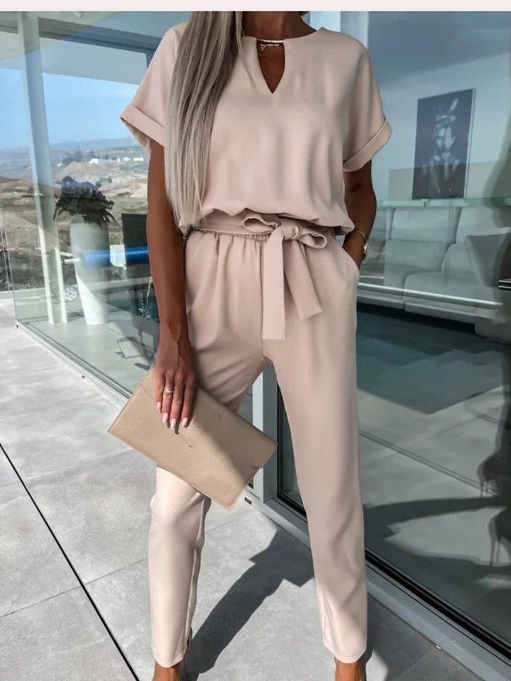 Veelzijdige Dames Patty jumpsuit, V-hals en korte mouwen, geschikte vrouwenkleding voor elke gelegenheid.