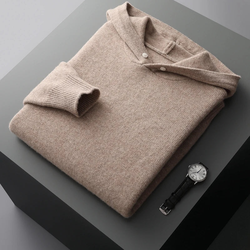 Rugzijde van een casual, stijlvolle unisex zwarte hoodie, toont veelzijdigheid voor dagelijkse elegantie.