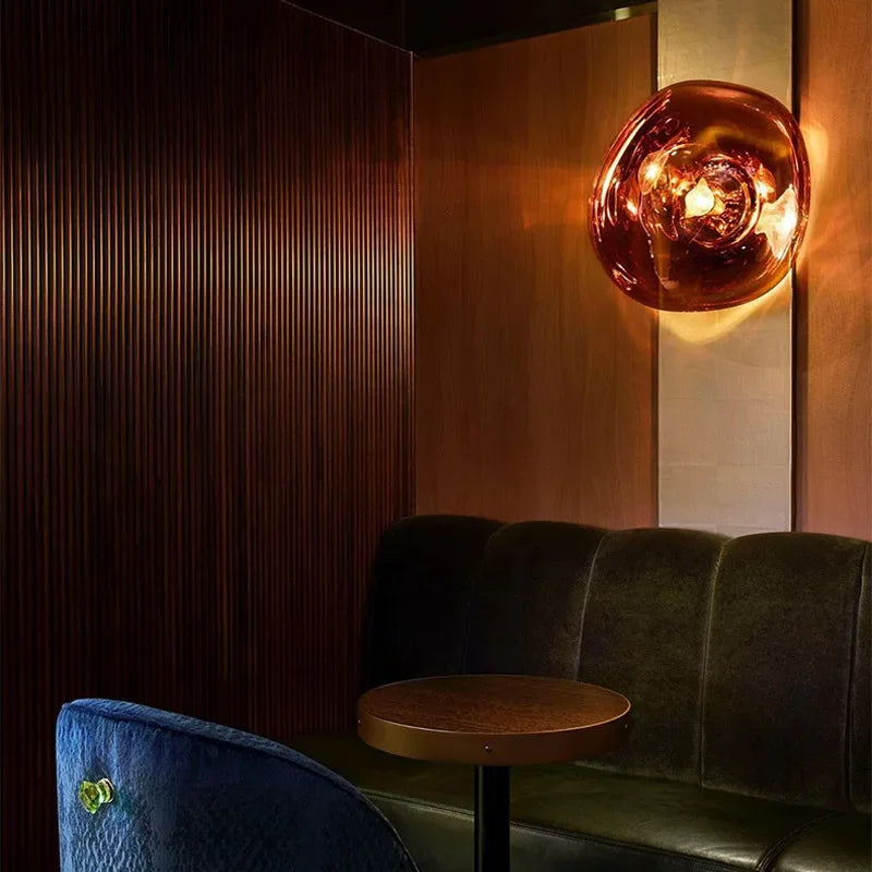 Chique Scandinavische wandlamp met bijzonder lava design, voor moderne woonkamers.