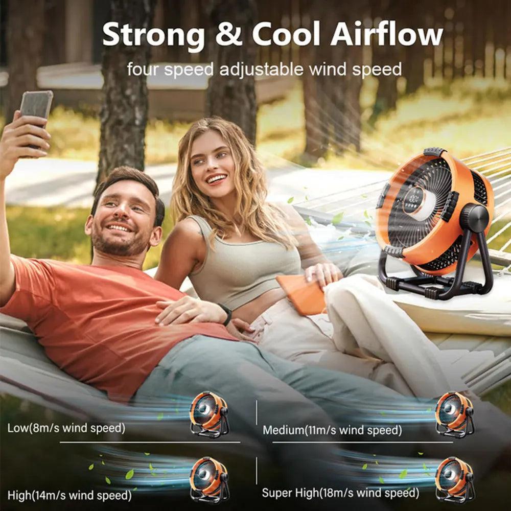 WindMate campingventilator met lange accuduur, geïntegreerd LED licht en afstandsbediening voor verkoeling.