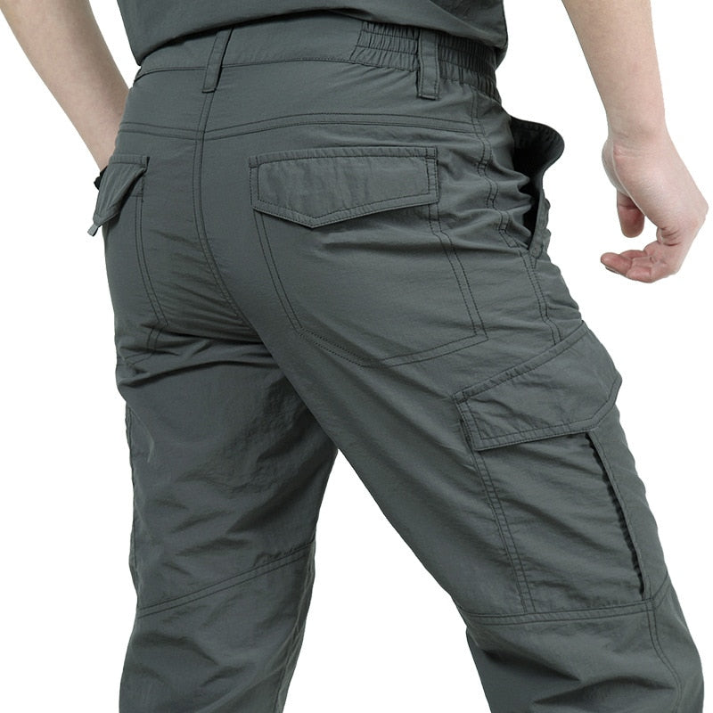 Detail van de robuuste stof van de Heren Cargo Broek Eddy, duurzaam en functioneel voor kamperen en outdoor.