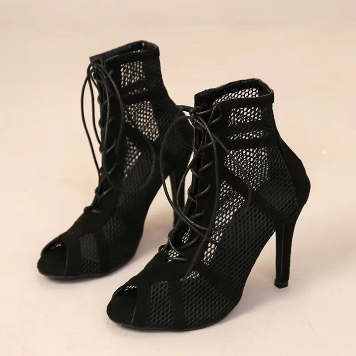 Zwarte Hoymans dames sandalen: elegante hak, open teen, comfortabele verstelbare enkelband. Ideaal voor zomerfashion.