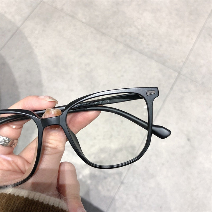 Trendy unisex bril met blauwlichtfilter, geschikt als computerbril of leesbril met voorschrift.