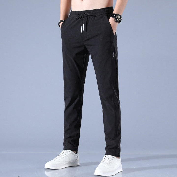 Moderne heren chino broek met stretch pasvorm, die comfort en een strakke look combineert voor elke man.