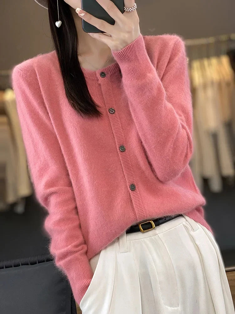 Modieus damesvest met ronde hals, combineert comfort met stijl voor een elegante uitstraling.