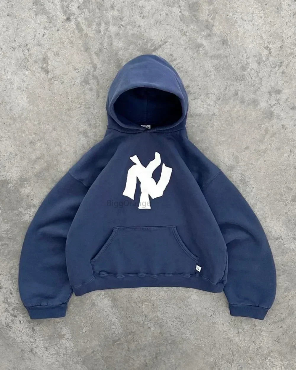 Zachte unisex hoodie met losse pasvorm, ultiem comfort voor een ontspannen en modieuze uitstraling.