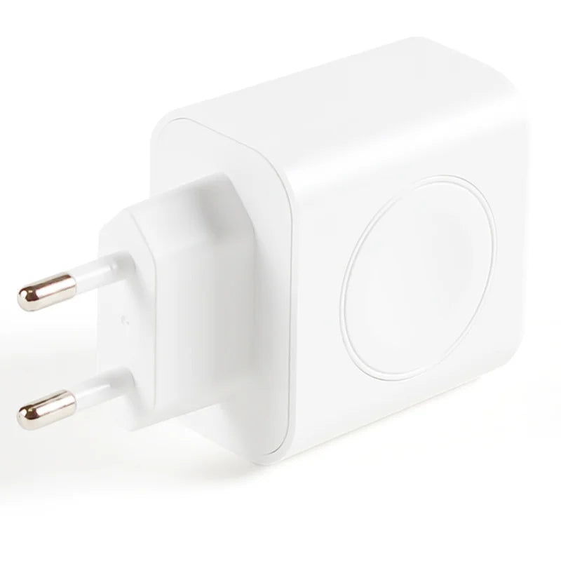 Zwarte draadloze 3-in-1 oplader met USB-C. Laadt iPhone, Apple Watch snel op. Compact ontwerp, ideaal voor elke reis.