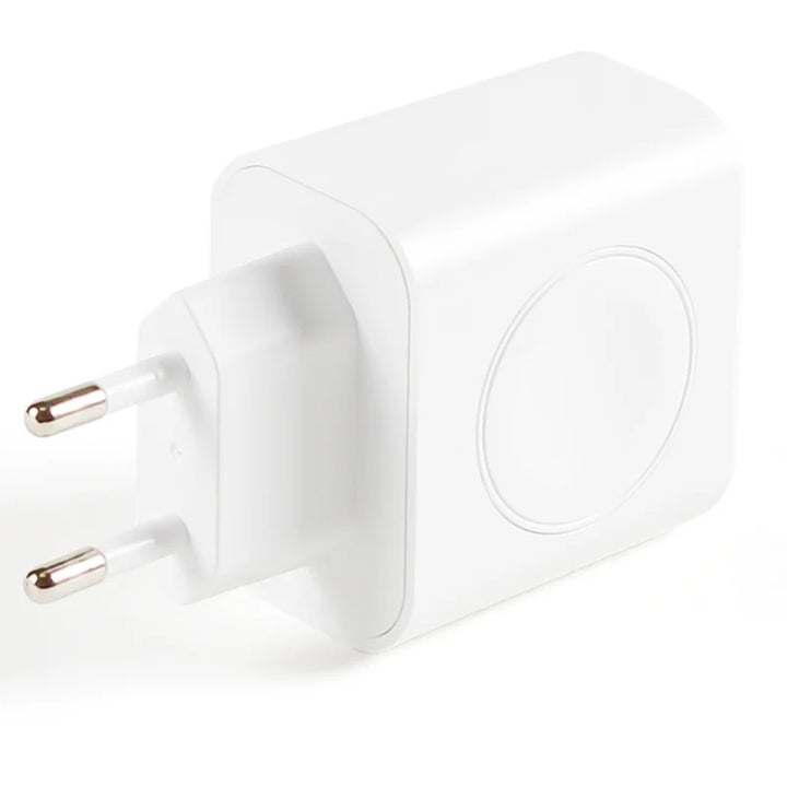 Zwarte draadloze 3-in-1 oplader met USB-C. Laadt iPhone, Apple Watch snel op. Compact ontwerp, ideaal voor elke reis.