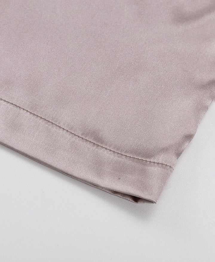 Chique dames comfort set met veren, ideaal voor stijlvolle ontspanning thuis.