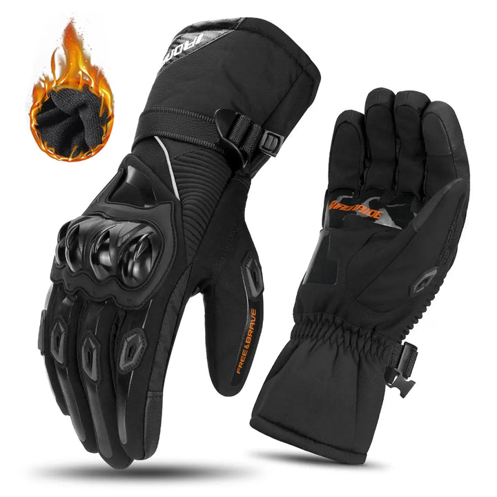 Geïsoleerde motorhandschoenen met superieure grip en reflecterende details voor veilige winterse motorritten.