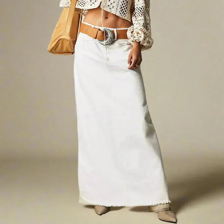 Modieuze dames spijkerrok met hoge taille, ideaal voor een casual of elegante zomeroutfit.