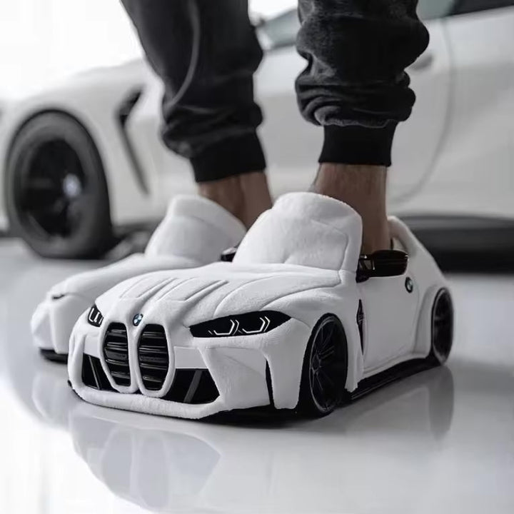 Heren pantoffels met uniek sportauto design; ideale voetwarmers voor de winter. Comfortabel en stijlvol.