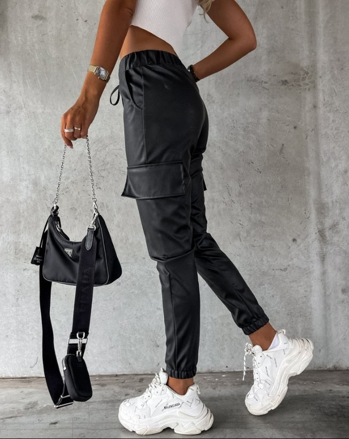 Comfortabele en veelzijdige lange dames cargo broek, perfect voor elke gelegenheid.