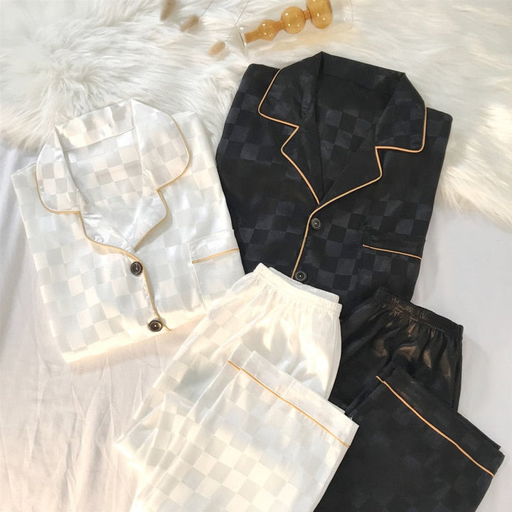 Helemaal afgebeeld: zachte, comfortabele SleepyPyjama™ voor dames en heren. Ideale slaapkleding.