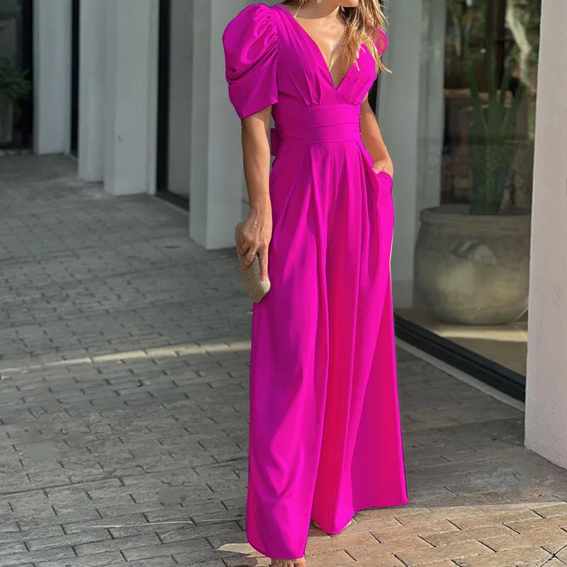 Elegante dames jumpsuit met strikceintuur, perfect voor zomerse feesten. Modieus en comfortabel met wijde pijpen.