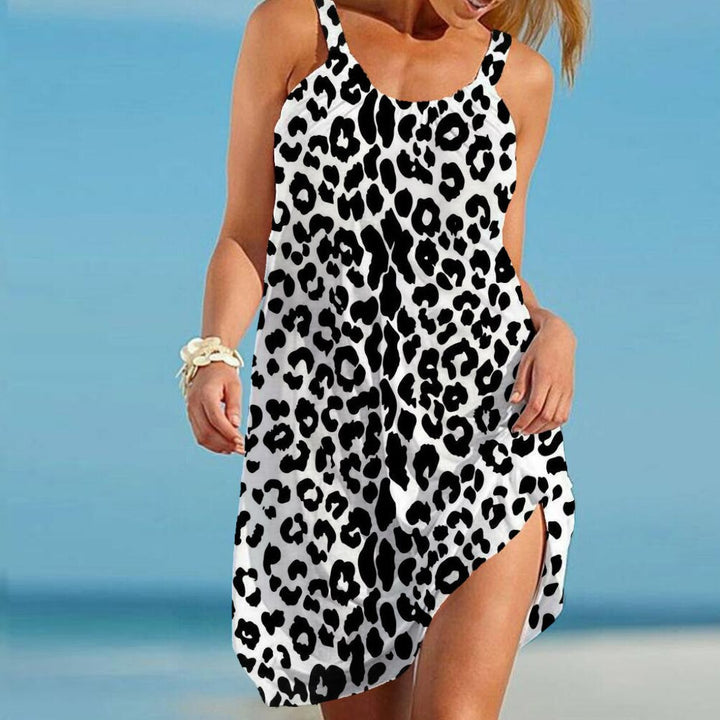 Elegante dames zomerjurk met trendy luipaardmotief, comfortabel en stijlvol voor elke gelegenheid.