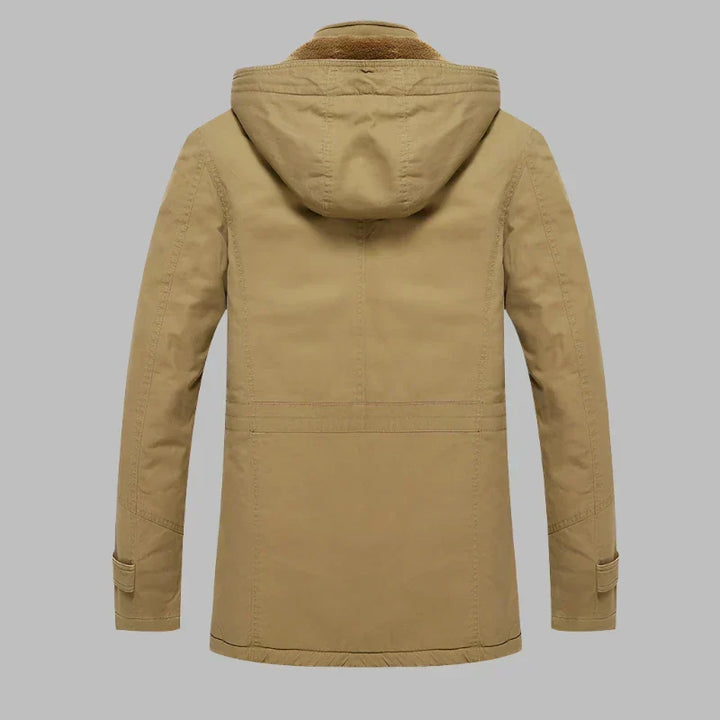 Zwarte heren winterjas met bontkraag, waterdicht en extra warm, perfecte wintermode voor koude dagen.