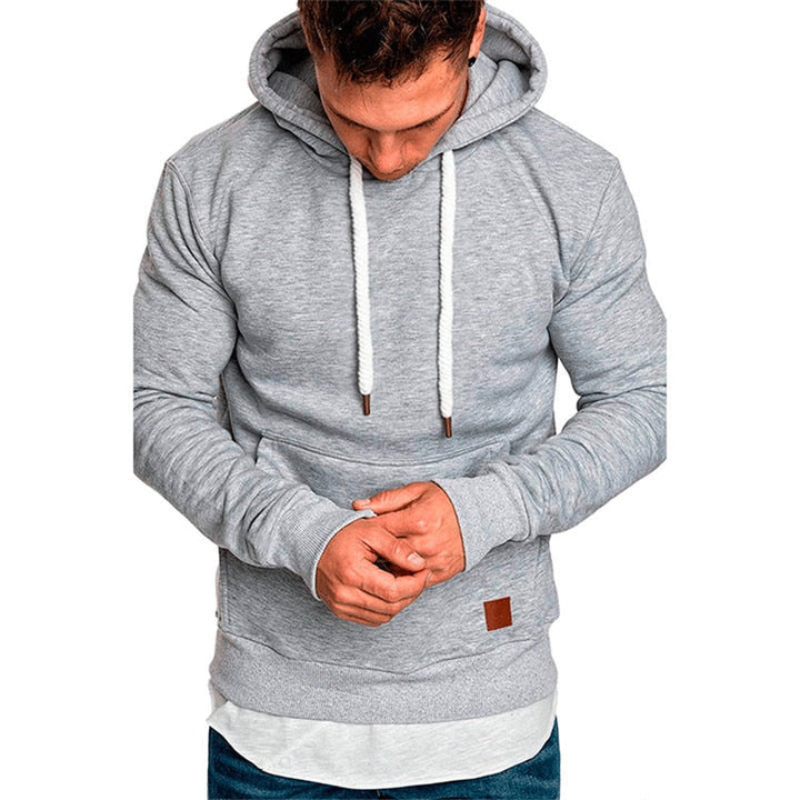 Heren casual hoodie met buidelzak en wit koord. Comfortabele en stijlvolle trui voor alle seizoenen.