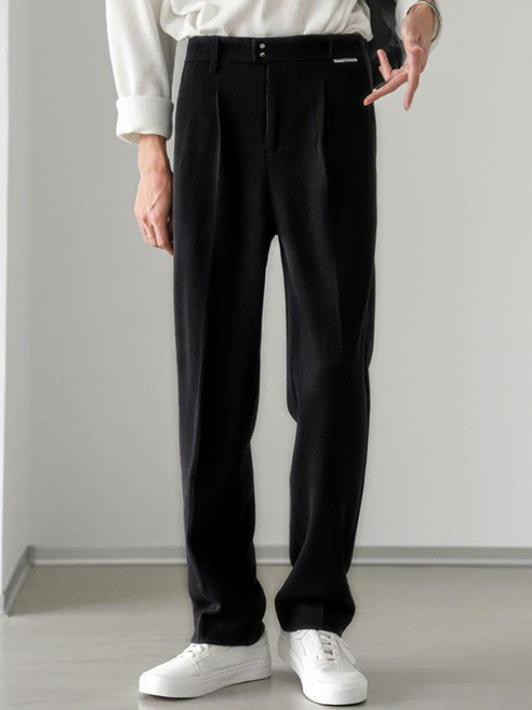 Crème loose fit pantalon voor heren; veelzijdig en comfortabel, perfect voor casual chic.
