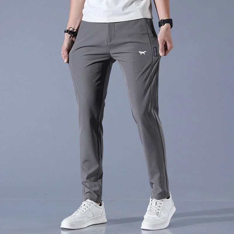 Detailweergave van de ademende FairwayFlex golfbroek stof, toont kwaliteit en vakmanschap.