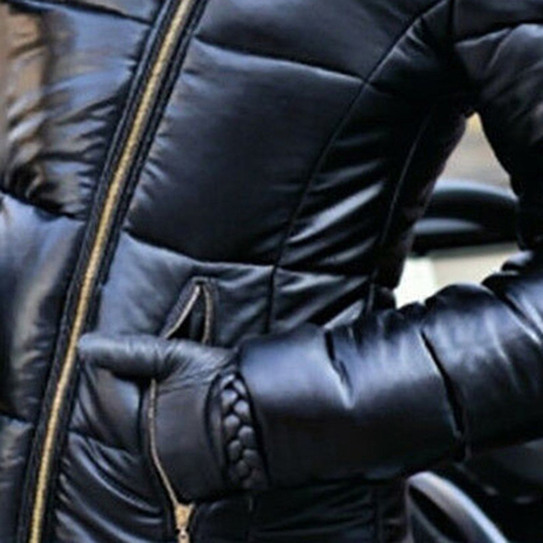 Stijlvolle en comfortabele dames winterjas met royale capuchon. Ideaal voor wintermode en buitenkleding.