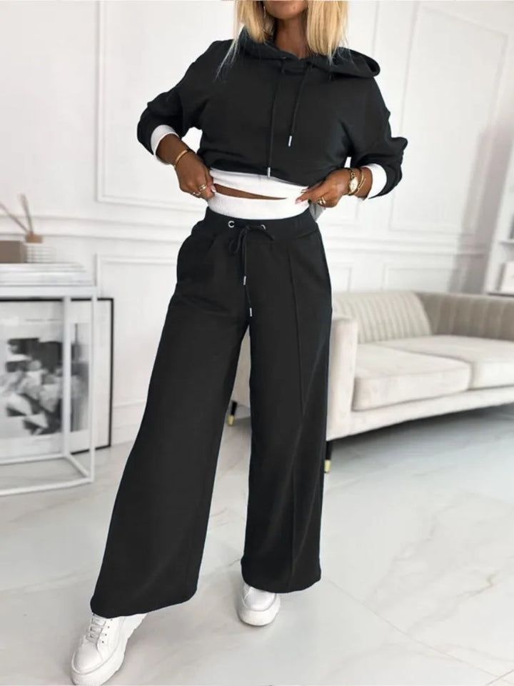 Wijde pijpen joggingbroek van de comfortabele dames lounge set, ideaal voor een relaxte en stijlvolle outfit.