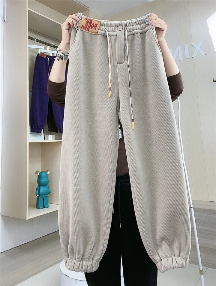 Modieuze dames sportbroek, fleece gevoerd en extra warm voor de wintermaanden.