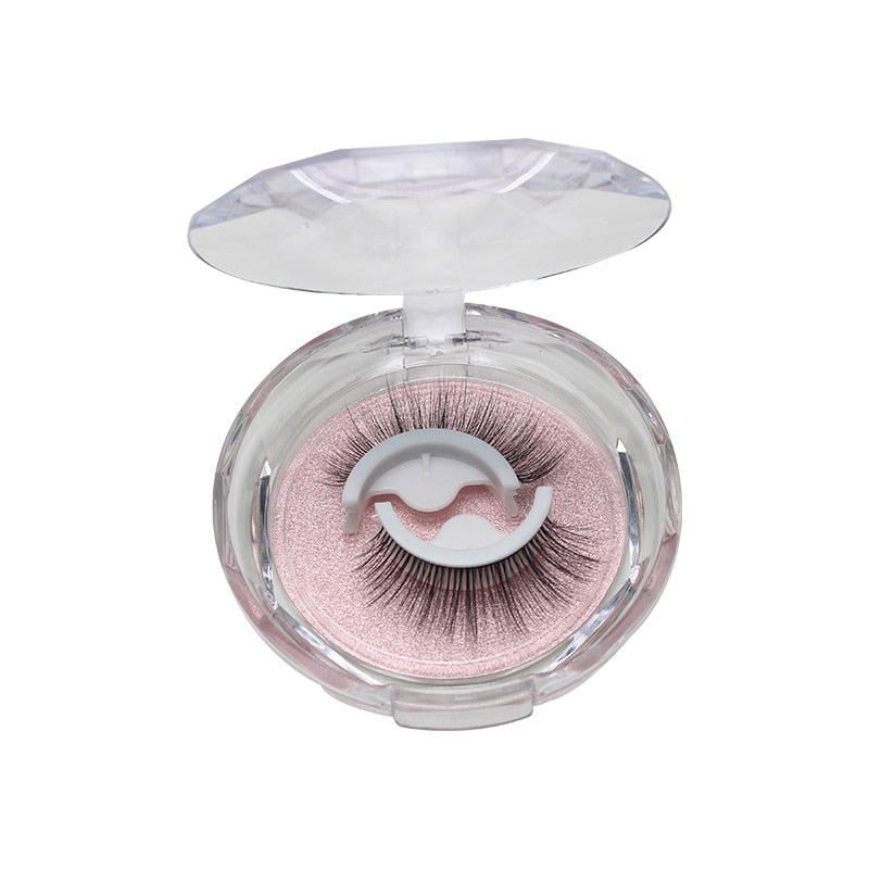 Glamoureuze zelfklevende dames wimpers. Voor een volle, indrukwekkende oogmake-up en beauty resultaat.