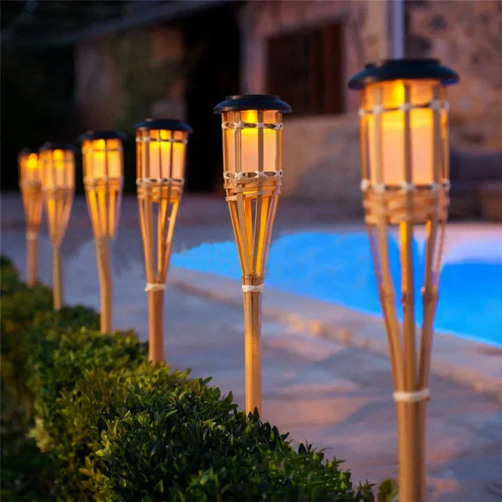 Decoratieve LED zonnefakkels (5-pack) met dynamisch vlam effect. Ideaal voor sfeervolle tuindecoratie en buitenverlichting.