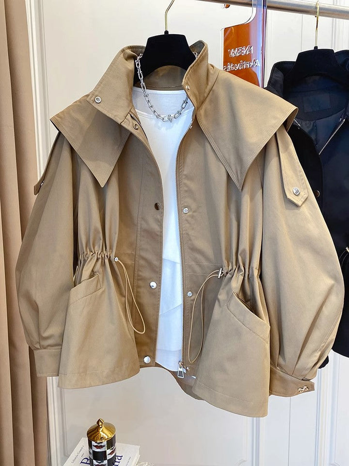 Elegante dames tussenjas Eloise. Modieuze oversized lentejas met trekkoord voor stijlvol comfort.