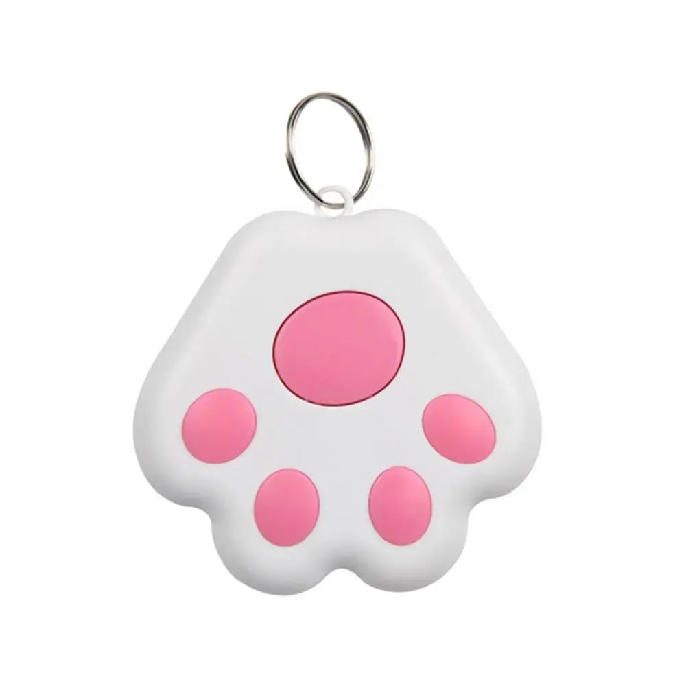 Overzicht van de slimme GPS tracker voor honden en katten, met oplaadpoort en bevestigingsclip.