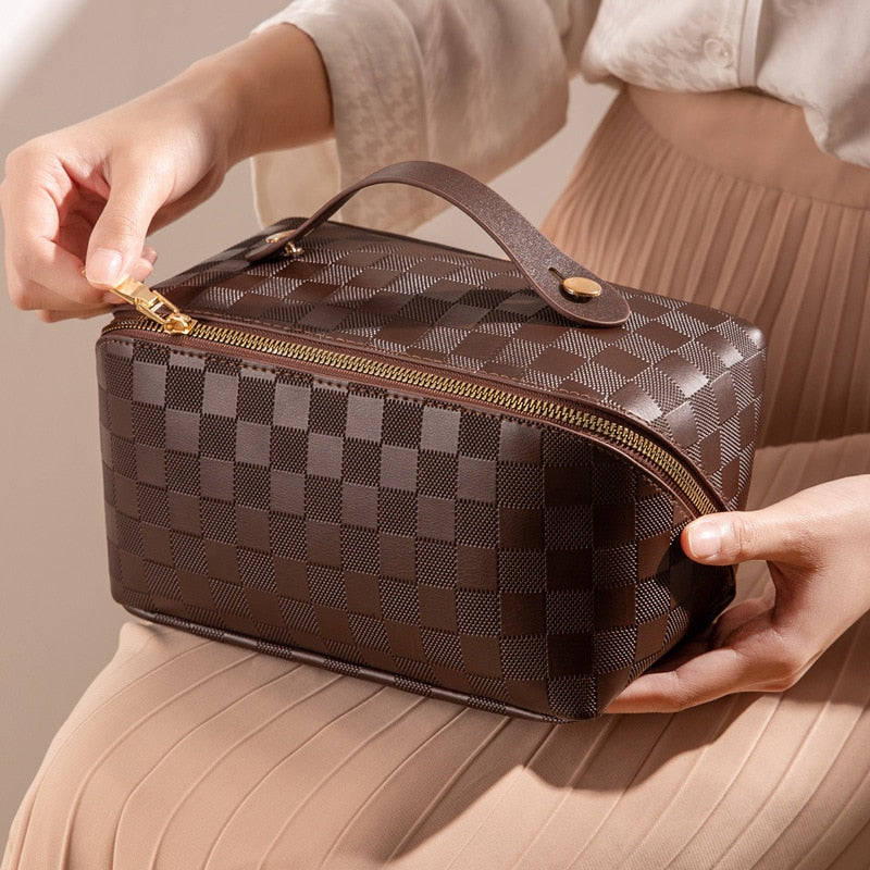 Moderne dames toilettas van PU-leer, ideale opbergtas voor make-up en cosmetica op reis.