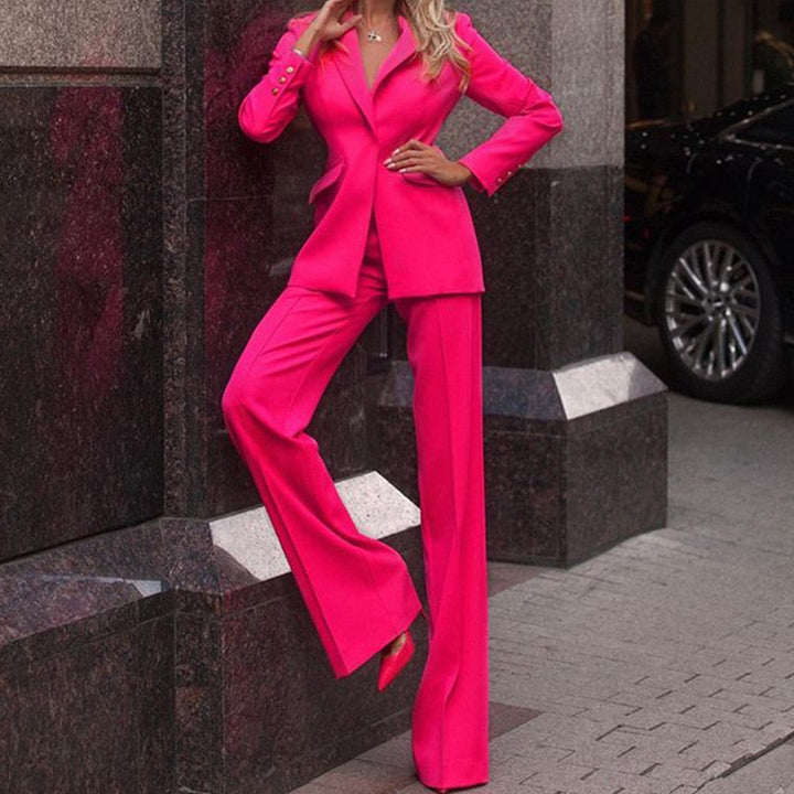 Trendy damespak: een complete blazer en broek set, ideaal voor zowel zakelijke meetings als stijlvolle avonden.