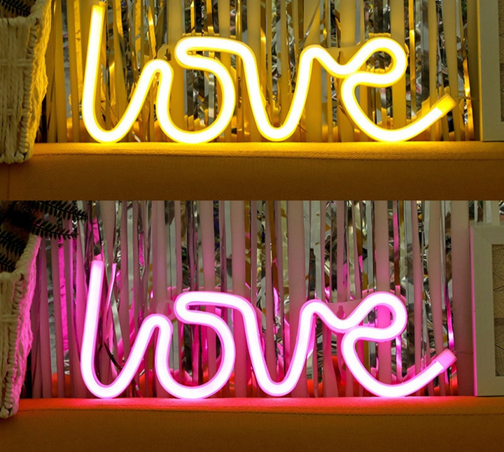 Artistieke weergave van 'Love' neonletters, perfect als led verlichting en blikvanger in elk interieur.