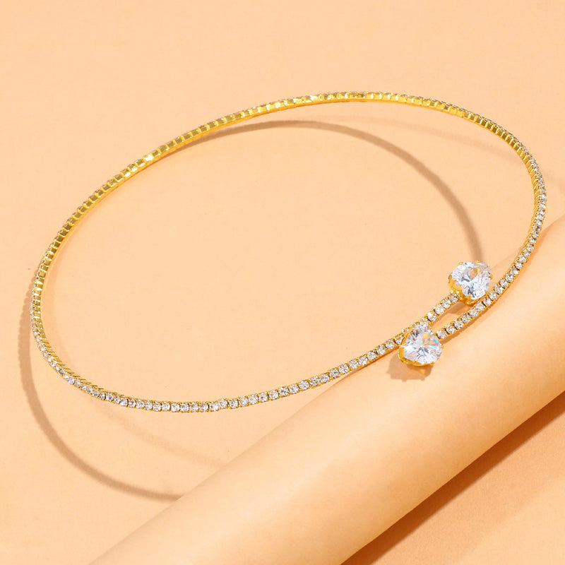 Stijlvolle zirkonia dames choker, een schitterend sieraad voor een avondje uit. Verzilverd voor extra glamour.