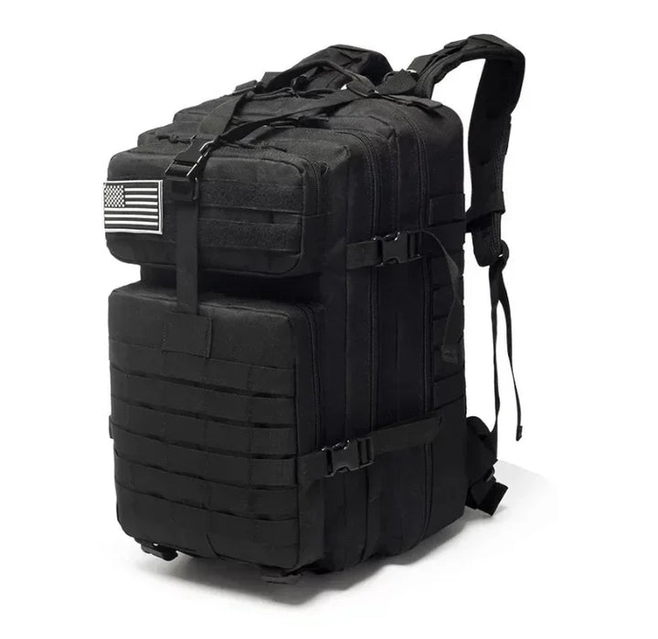 Waterafstotende tactische rugzak voor kamperen, wandelen en survival, verkrijgbaar in 30L en 50L.