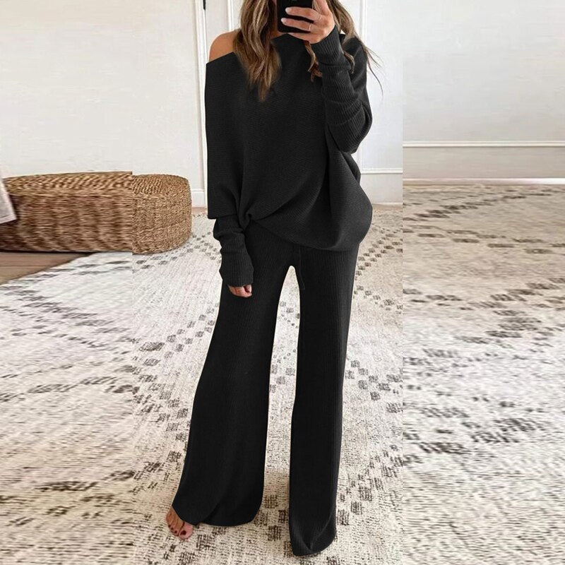 Stijlvolle dames loungewear set met elegante flared broek en comfortabele oversized top. Casual chique.