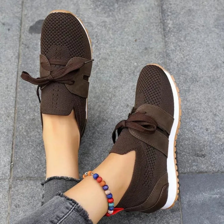 Trendy meerkleurige dames sneakers met comfortabele pasvorm, ideaal voor dagelijks gebruik en een sportieve look.