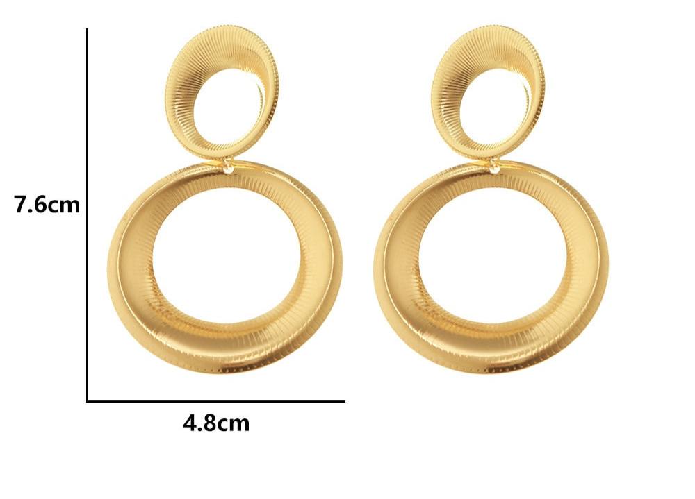 Stijlvolle dames gouden oorbellen met uniek 3D effect. Luxe statement sieraden, ideaal voor elke outfit.