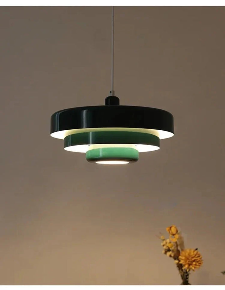 Chique driefase hanglamp in zachte macaron kleuren, essentiële verlichting voor design interieur.