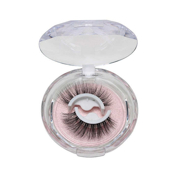 Schoonheid accessoire: zelfklevende nepwimpers. Makkelijk herbruikbaar voor indrukwekkende oogmake-up.