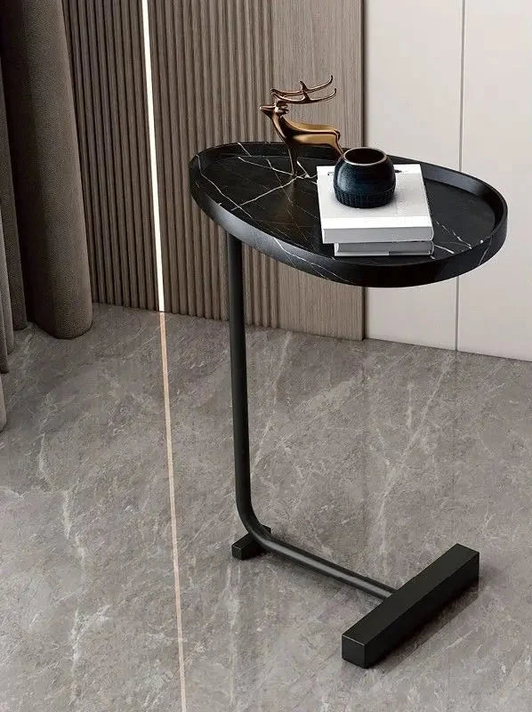 Elegante accenttafel, compact en modern, verrijkt elk interieur met design.